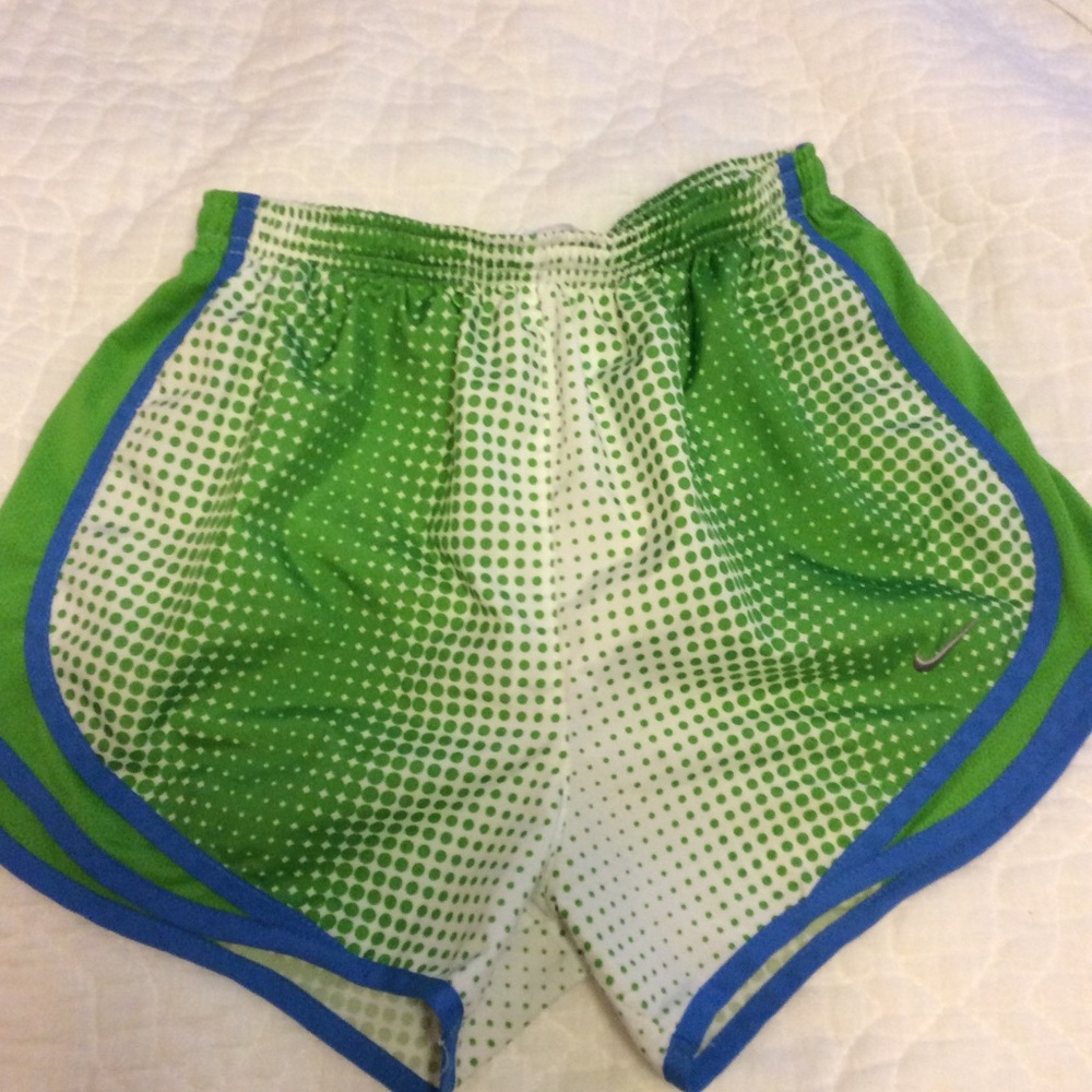 Nike shorts green small